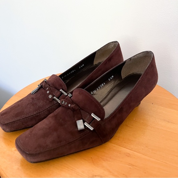 Vintage Stuart Weitzman Kitten Heel - Picture 5 of 5